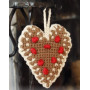 Gingerbread Heart by DROPS Design - Julehjerter Hekleoppskrift 13x11 cm - 2 stk