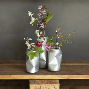 Vaser av resirkulerte bokser med spraymaling av Rito Krea - Vase DIY Guide