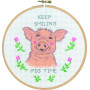 Permin Broderisett Keep smiling pig time Ø18
